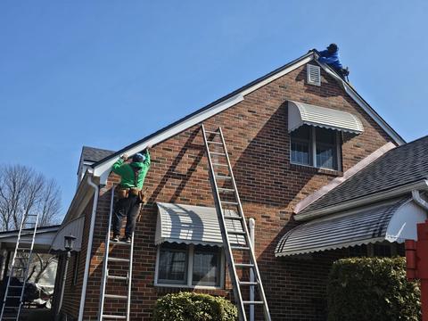 Roof tear off crew brick home — New Holland, PA