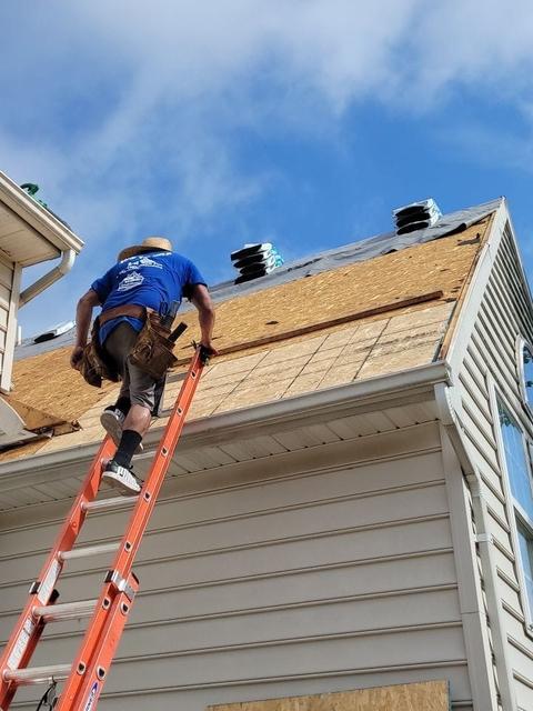Roofer tear off shingle replacement ladder — Lebanon, PA